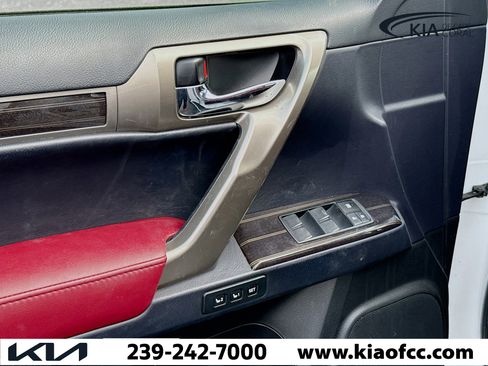 Used 2020 Lexus GX 460 Premium w/ Premium Package image 23