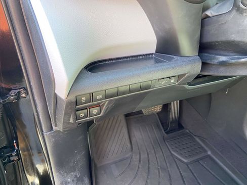 Used 2025 Toyota Sienna XLE image 13