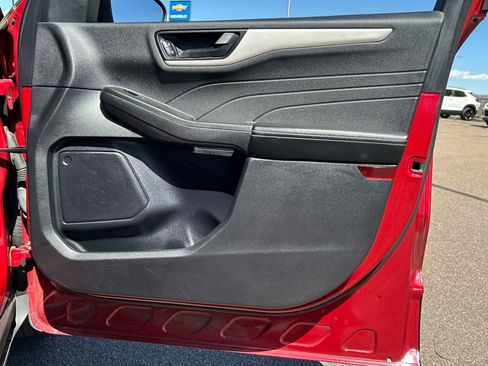 Used 2022 Ford Escape SE w/ SE Sport Appearance Package image 30