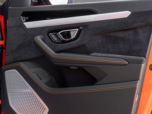 Used 2024 Lamborghini Urus S image 48