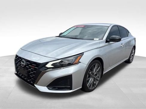Used 2023 Nissan Altima 2.0 SR FWD image 6