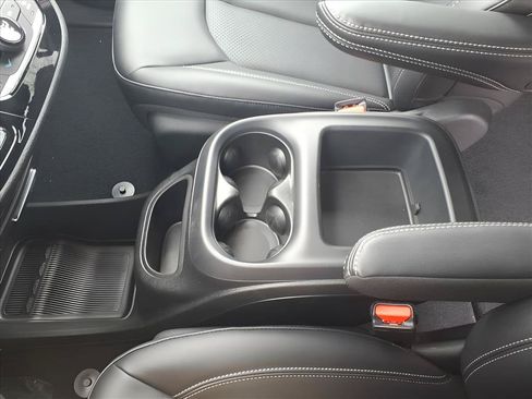 New 2026 Chrysler Pacifica Select AWD/4WD image 10