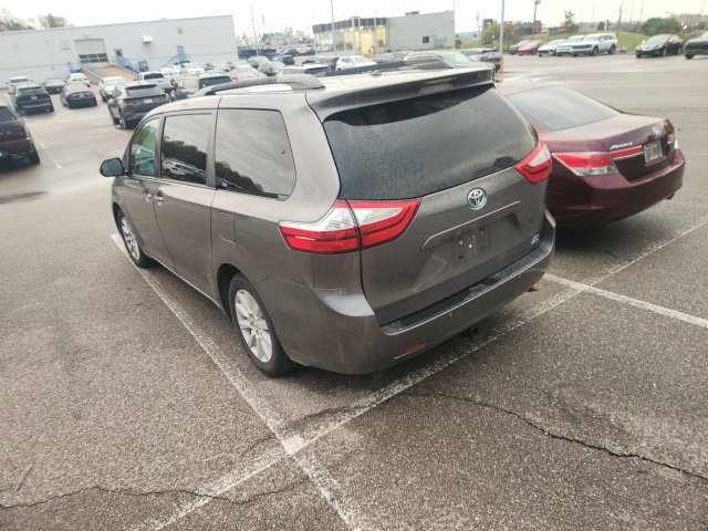 Used 2017 Toyota Sienna XLE AWD/4WD image 8