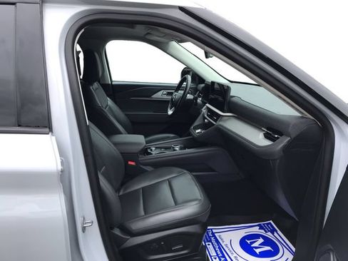 Used 2025 Ford Explorer Active w/ Active Comfort Package AWD/4WD image 17
