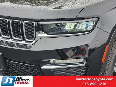 Used 2025 Jeep Grand Cherokee Limited w/ Luxury Tech Group II image 11