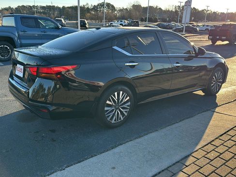 Used 2023 Nissan Altima 2.5 SV image 5