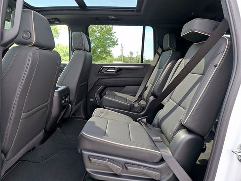 New 2026 Chevrolet Suburban Premier w/ Sun And Tow Package AWD/4WD image 6