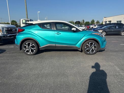 Used 2018 Toyota C-HR XLE FWD image 4