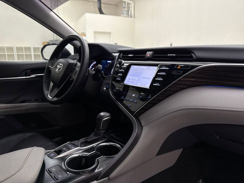 Used 2018 Toyota Camry XLE image 24