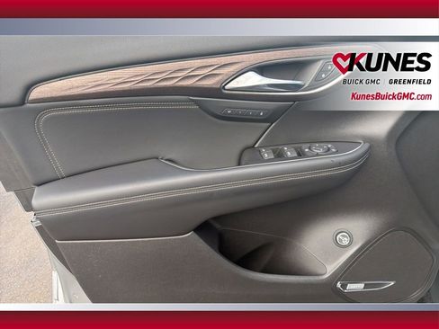 Used 2023 Buick Envision Avenir image 23