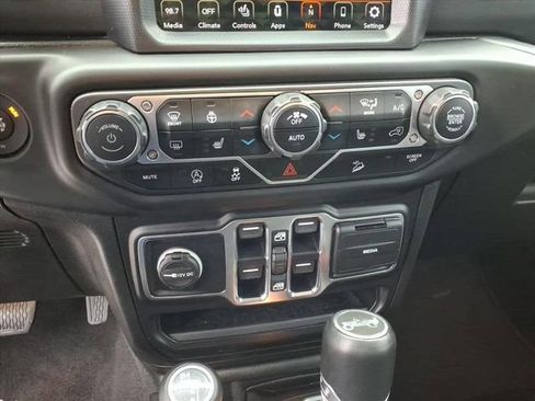 Used 2020 Jeep Wrangler Unlimited Sahara image 23