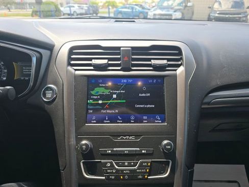 Used 2020 Ford Fusion SE FWD image 16