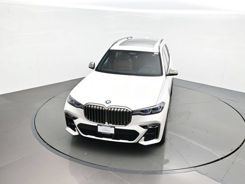 Used 2021 BMW X7 M50i w/ Dynamic Handling Package AWD/4WD image 44