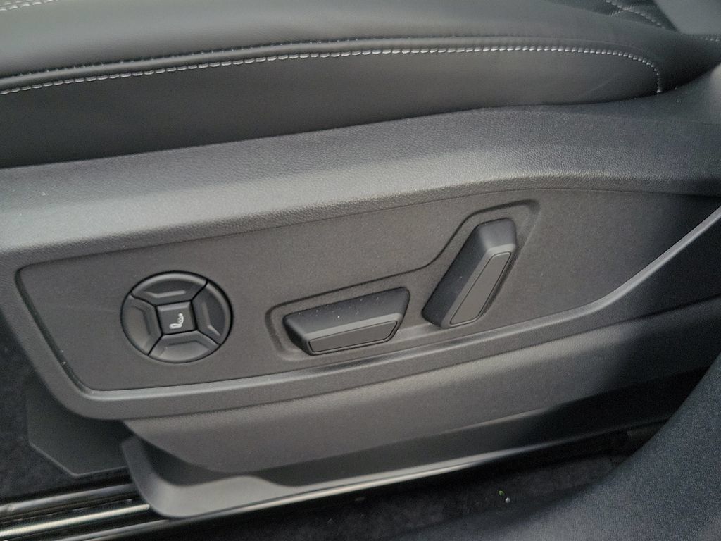 New 2026 Audi SQ5 Premium Plus AWD/4WD image 17