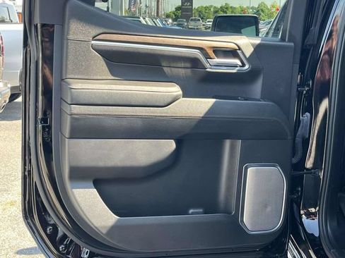 Used 2024 Chevrolet Silverado 1500 High Country w/ High Country Premium Package AWD/4WD image 17