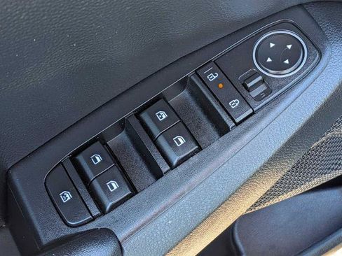 Used 2025 Kia Seltos S image 17