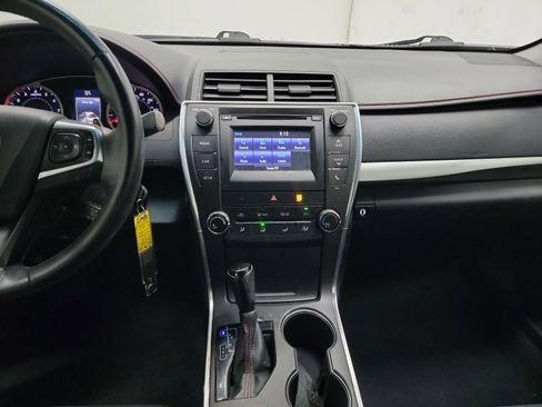 Used 2017 Toyota Camry SE image 20