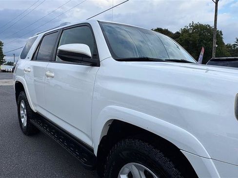 Used 2014 Toyota 4Runner SR5 AWD/4WD image 18