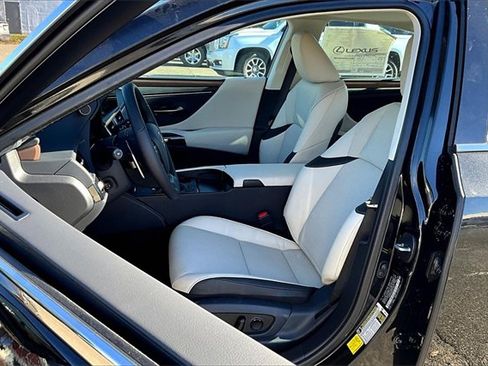 New 2025 Lexus ES 350 w/ Premium Package image 9