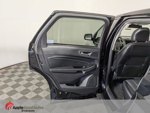 Used 2016 Ford Edge Titanium w/ Equipment Group 302A AWD/4WD image 38