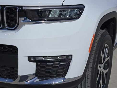 New 2025 Jeep Grand Cherokee L Limited w/ Luxury Tech Group II image 7