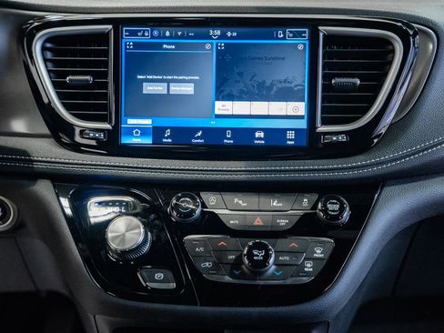 New 2026 Chrysler Pacifica Select image 18