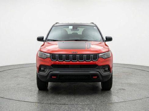 Used 2025 Jeep Compass Trailhawk image 2