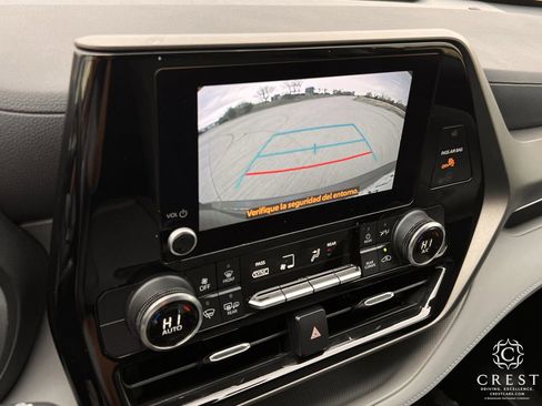 Used 2023 Toyota Highlander L image 18