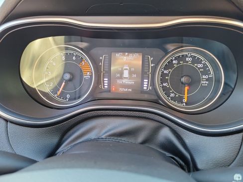Used 2019 Jeep Cherokee Latitude Plus AWD/4WD image 28