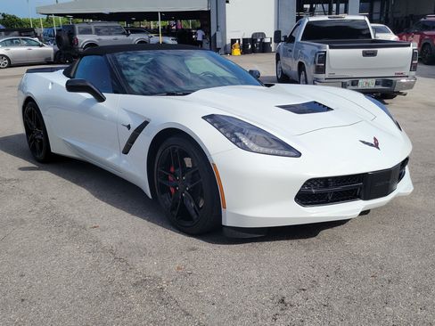 Used 2017 Chevrolet Corvette Stingray Convertible RWD image 3