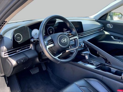 Used 2025 Hyundai Elantra Limited FWD image 18