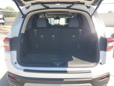 Used 2025 Honda Pilot Touring image 9