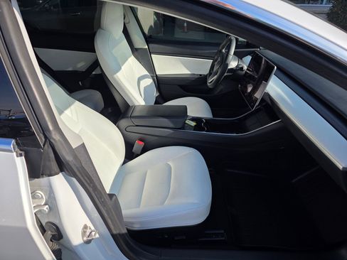 Used 2020 Tesla Model 3 Standard Range Plus image 31