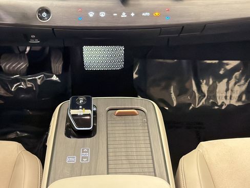 Used 2023 Nissan Ariya FWD image 25