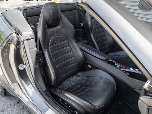 Used 2015 Ferrari California T image 4