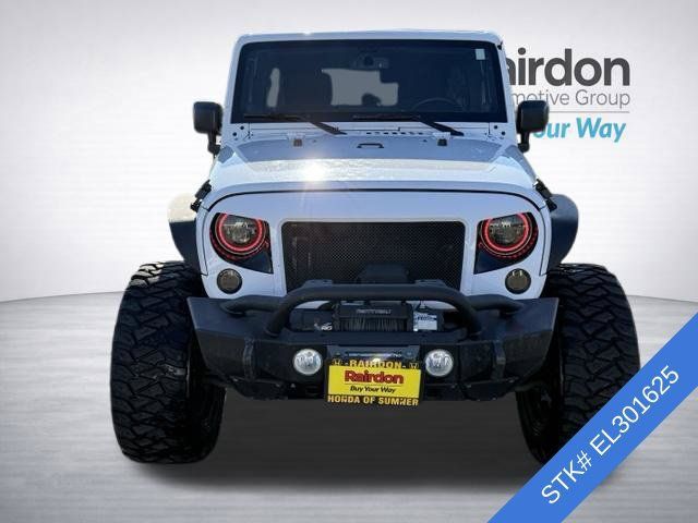 Used 2014 Jeep Wrangler Unlimited Sahara w/ Connectivity Group AWD/4WD image 2