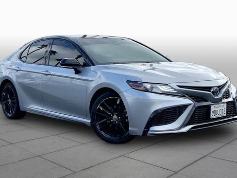 Used 2022 Toyota Camry XSE FWD image 2
