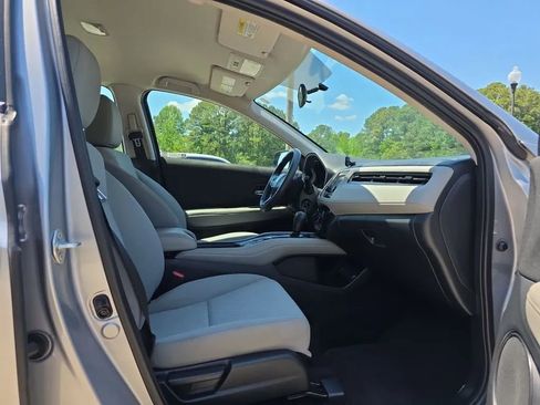 Used 2022 Honda HR-V LX image 38