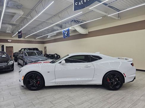 Used 2019 Chevrolet Camaro SS RWD image 9