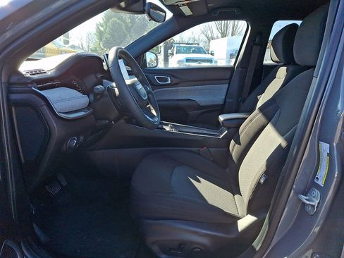 Used 2023 Jeep Compass Sport image 14