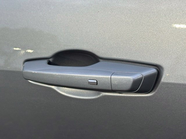 Used 2025 Chevrolet Traverse LT w/ Midnight/Sport Edition FWD image 11