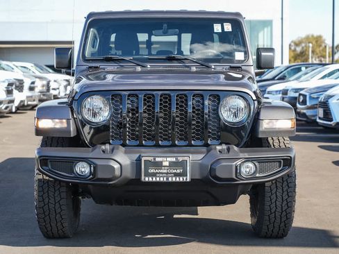 Used 2023 Jeep Gladiator Sport image 2