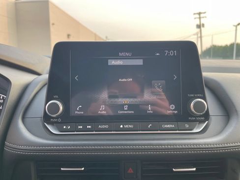 Used 2024 Nissan Rogue SV AWD/4WD image 9