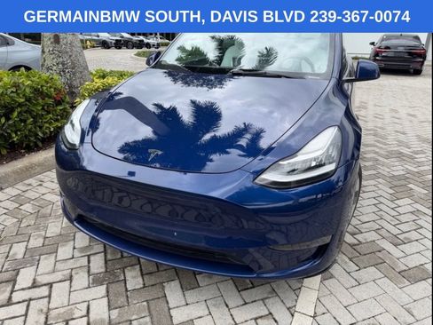 Used 2022 Tesla Model Y Long Range AWD/4WD image 3