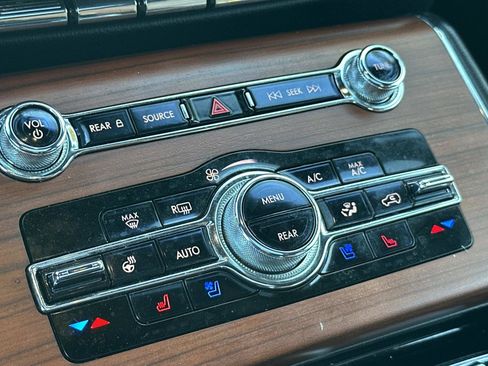 Used 2022 Lincoln Aviator Reserve w/ Equipment Group 201A image 15