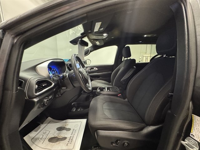 Used 2022 Chrysler Pacifica Touring AWD/4WD image 24