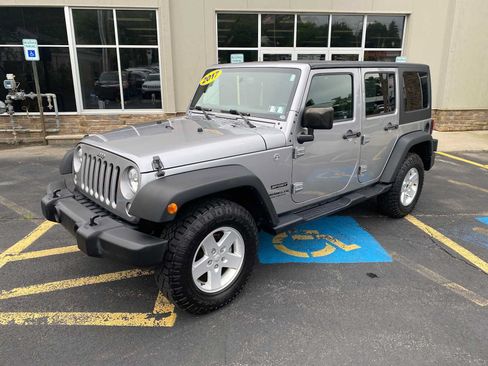 Used 2017 Jeep Wrangler Unlimited Sport w/ Quick Order Package 24S AWD/4WD image 2