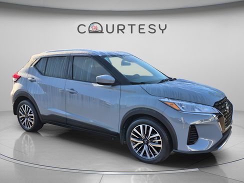 Certified 2022 Nissan Kicks SV FWD image 9