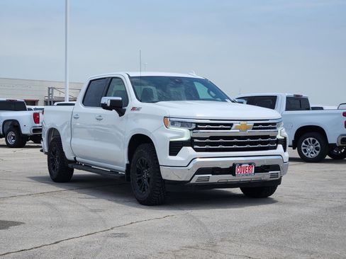 Used 2022 Chevrolet Silverado 1500 LTZ w/ Z71 Off-Road Package AWD/4WD image 3