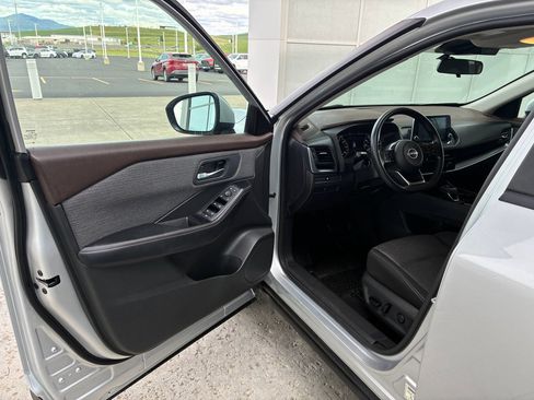 Used 2023 Nissan Rogue SV AWD/4WD image 23